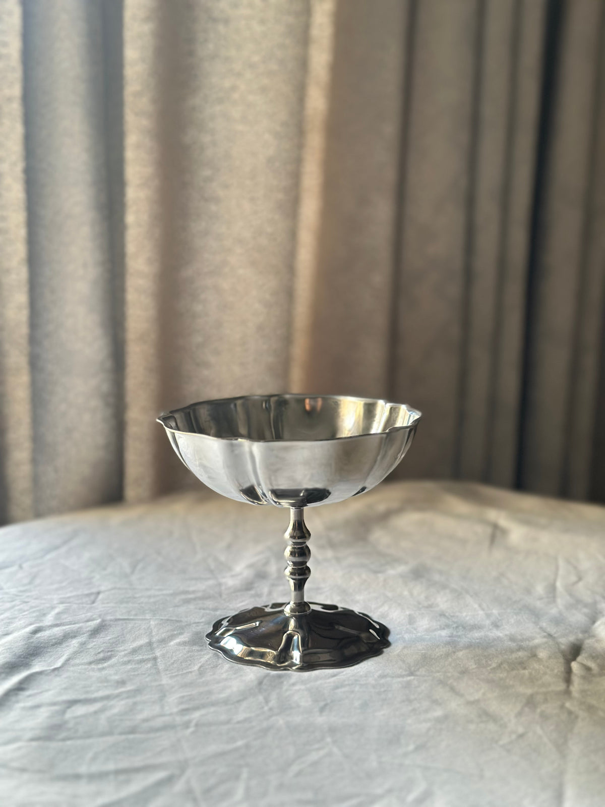 Lotus standing cup
